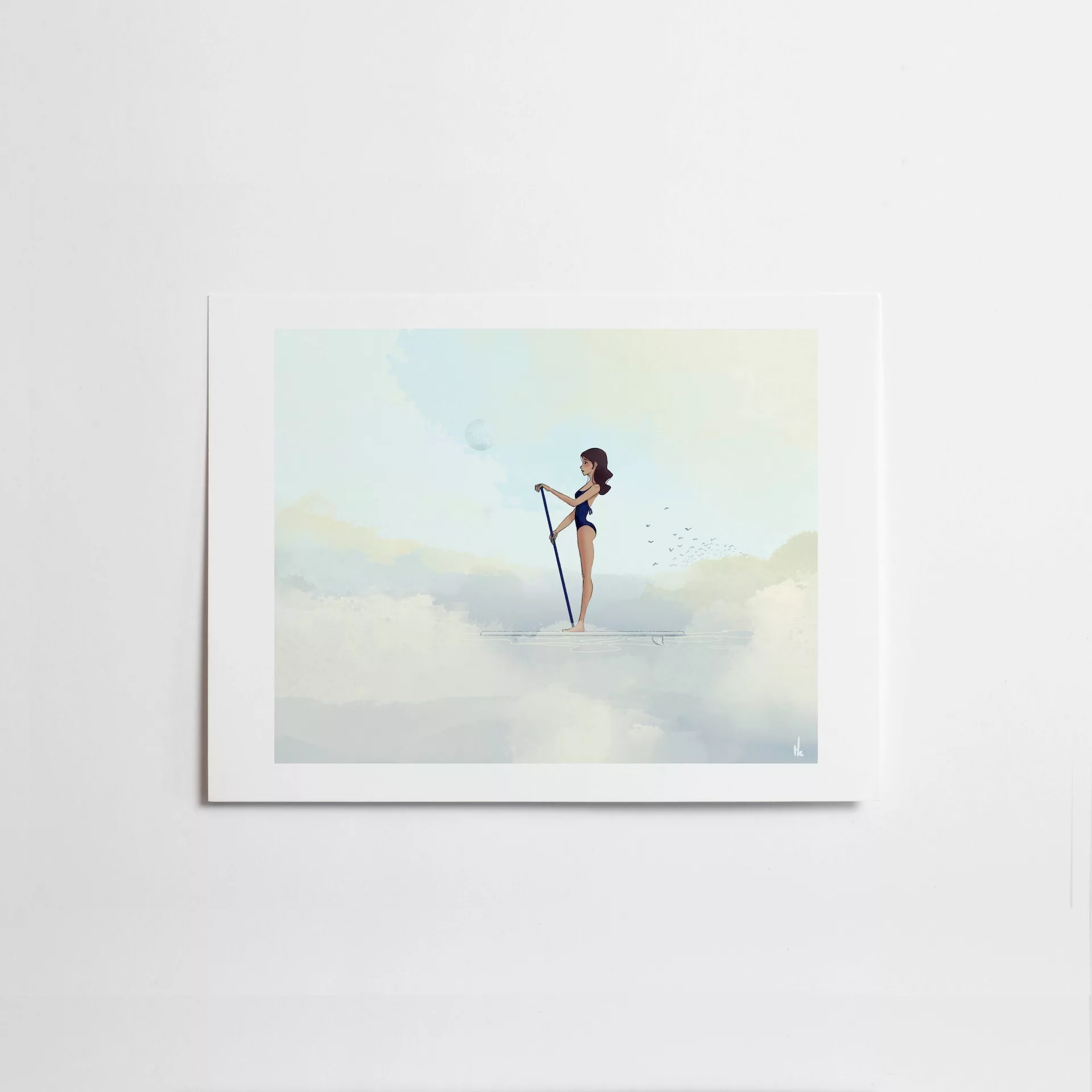 Fille au paddle sur mer